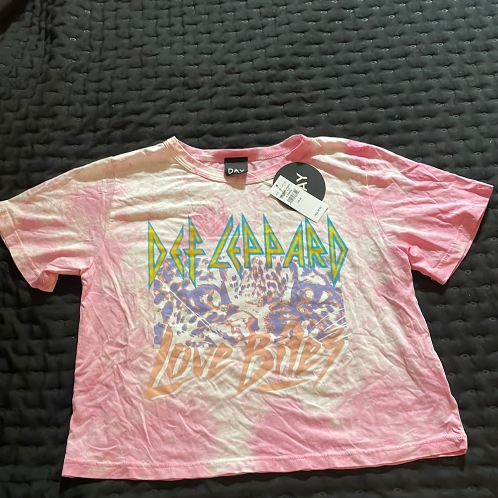 American Eagle Def Leppard Love Bites cropped tee - M